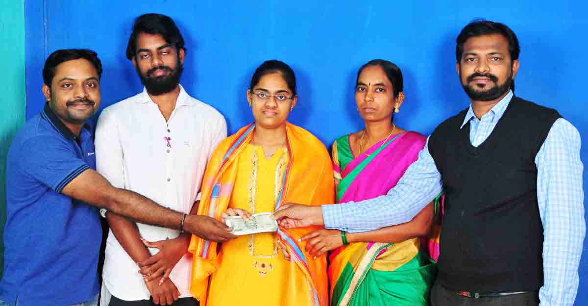 Warangal: Poor student gets financial aid