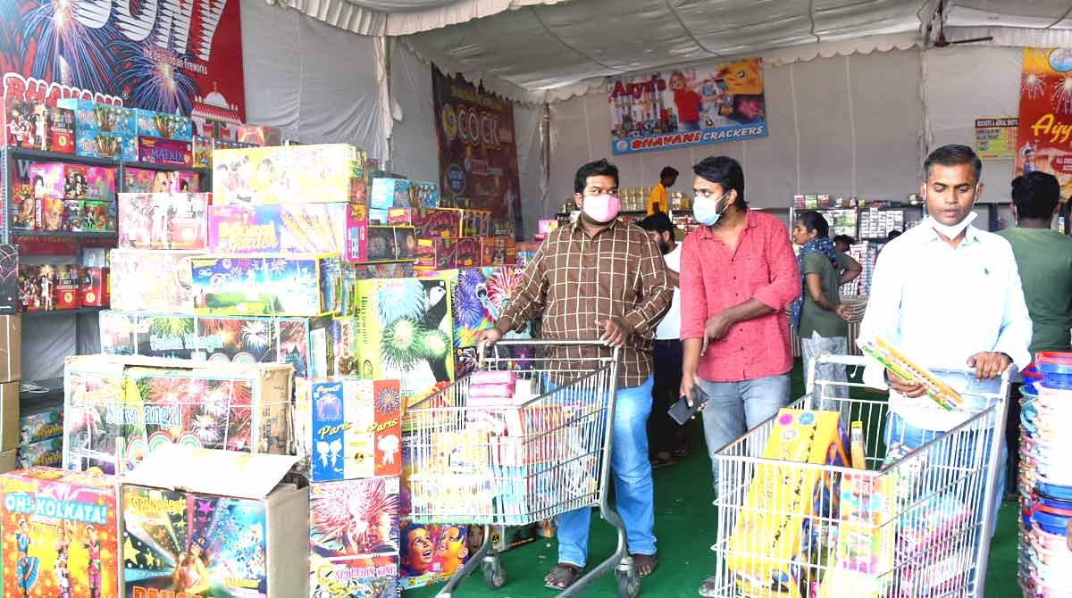 Enjoy Diwali with eye care safety tips