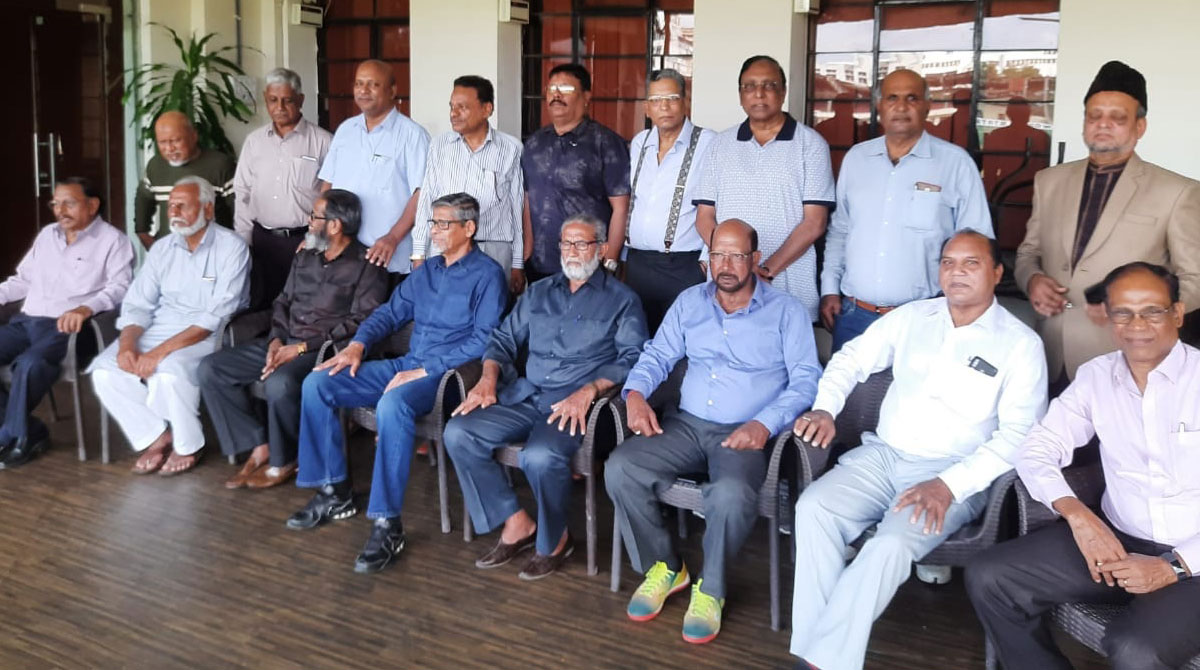 Yesteryear footballers go down the memory lane