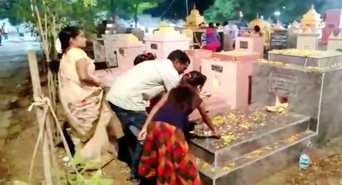 Telangana: Diwali celebrations at graveyard in Karimnagar
