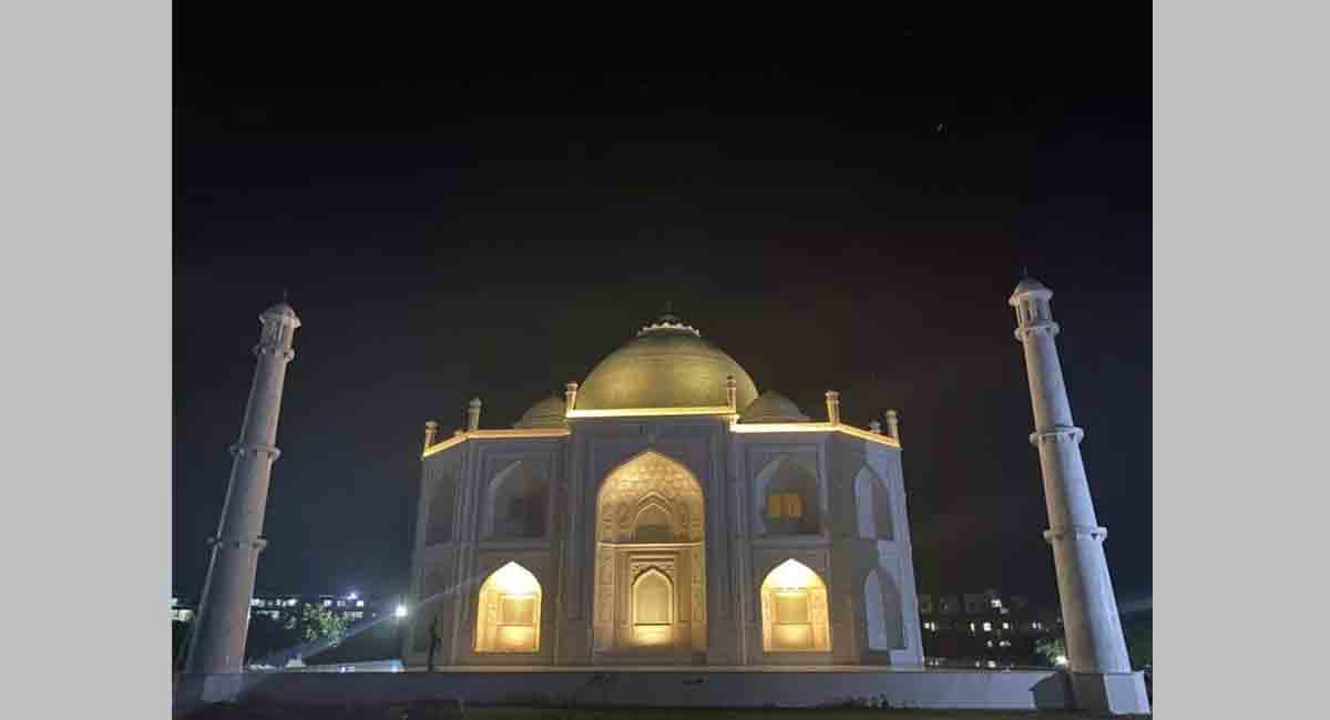 Man gifts Taj Mahal replica house to wife