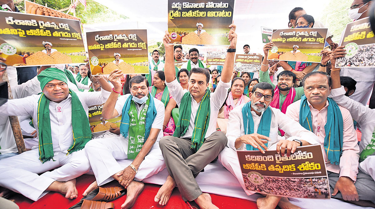 TRS Maha Dharna sends strong warning to Centre