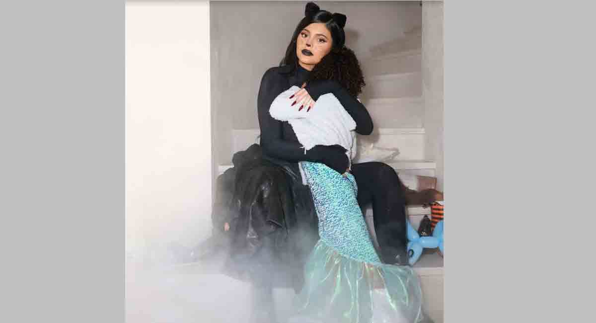 Halloweenspirit: Kylie Jenner is in full on mommy mode
