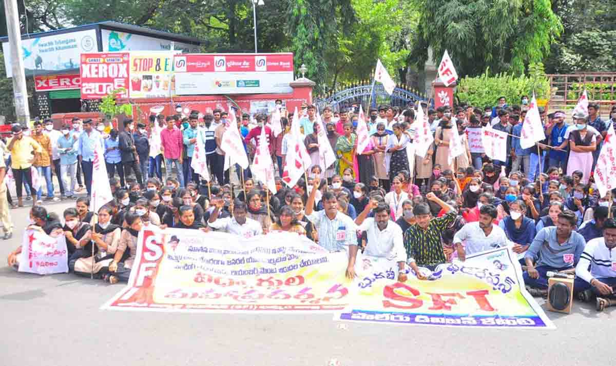 Set up general, medical varsities in Khammam: SFI