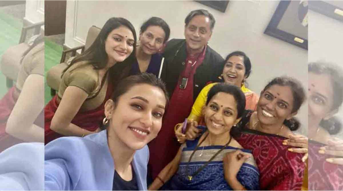 Tharoor offers apology after Twitter backlash on selfie with women MPs