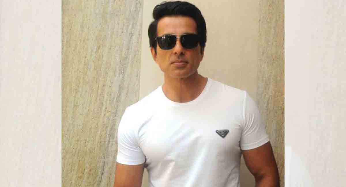 Sonu Sood fulfils Hyderabadi auto driver’s wish