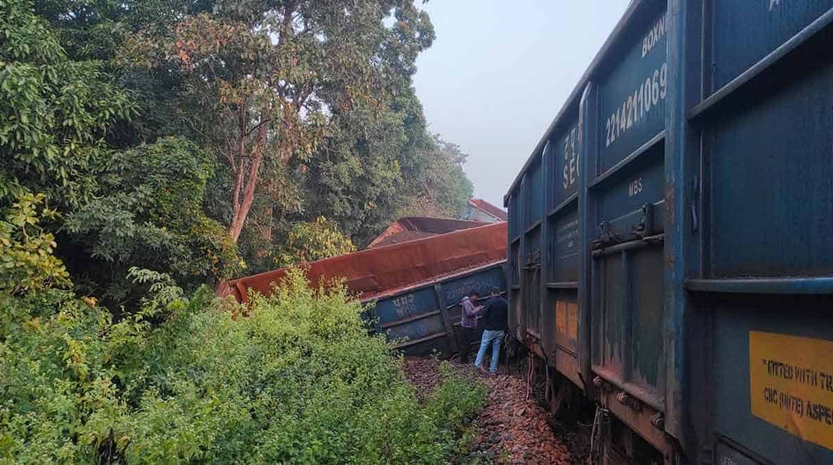 17 wagons of iron ore-laden goods train derail in Naxal-hit Dantewada