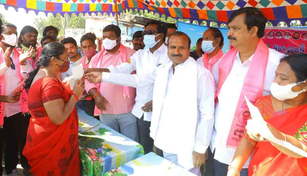 Puvvada distributes Kalyana Lakshmi, Shaadi Mubarak cheques