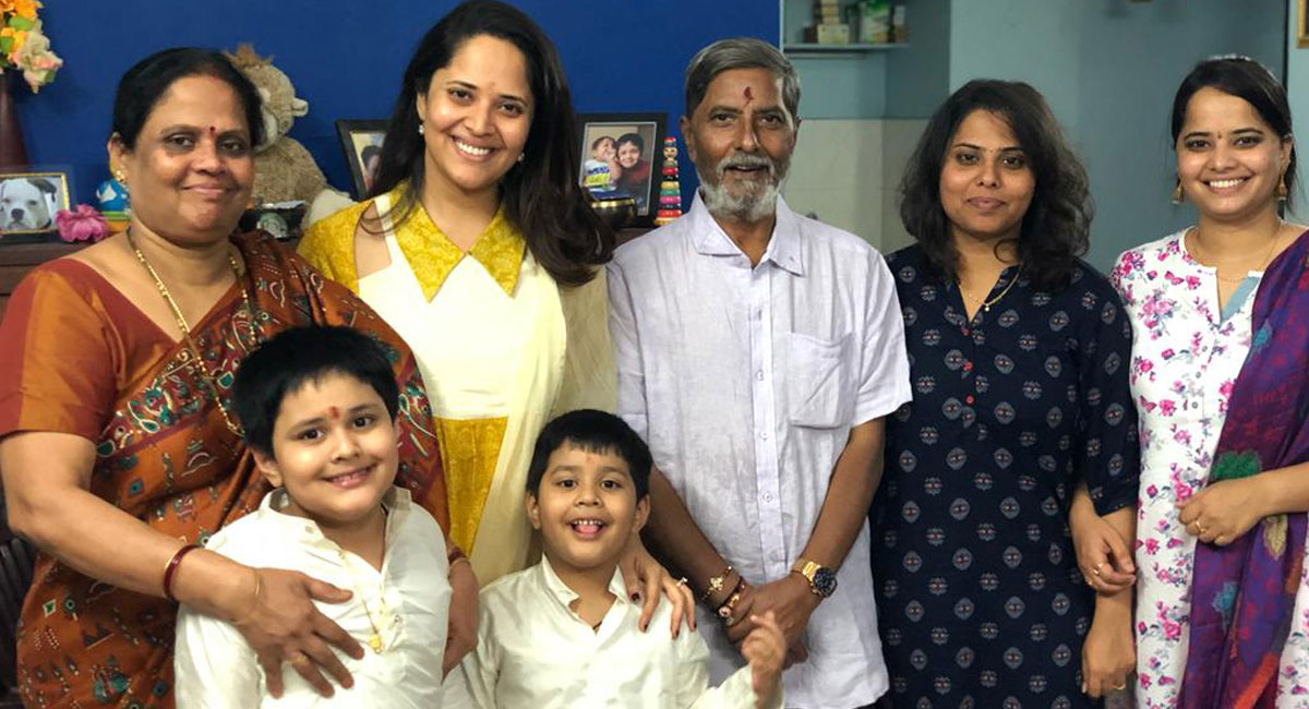 Anasuya Bharadwaj’s father Sudarshan passes away due to cancer ...