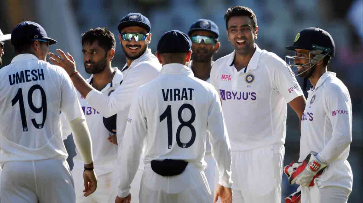 IND vs NZ: Ashwin scalps three wickets to reduce NZ to 140/5 on Day 3