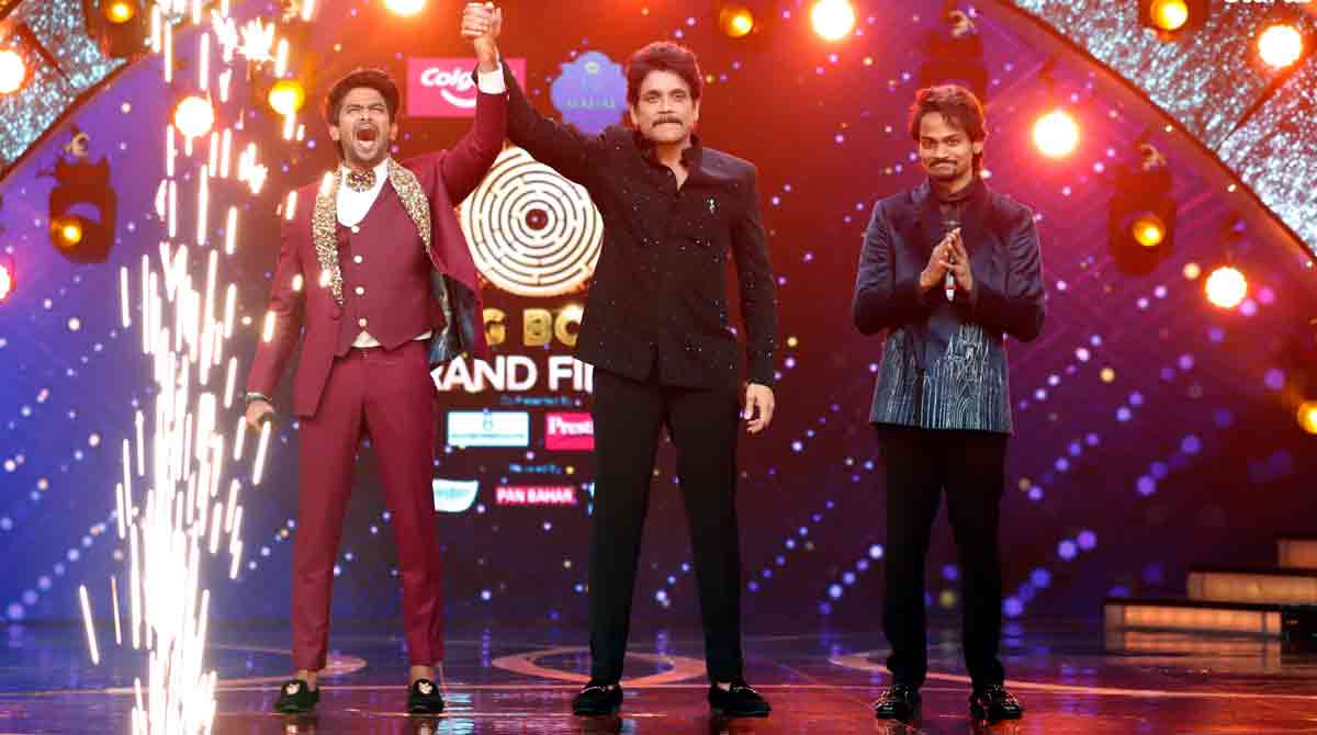 VJ Sunny lifts Big Boss Telugu 5 trophy