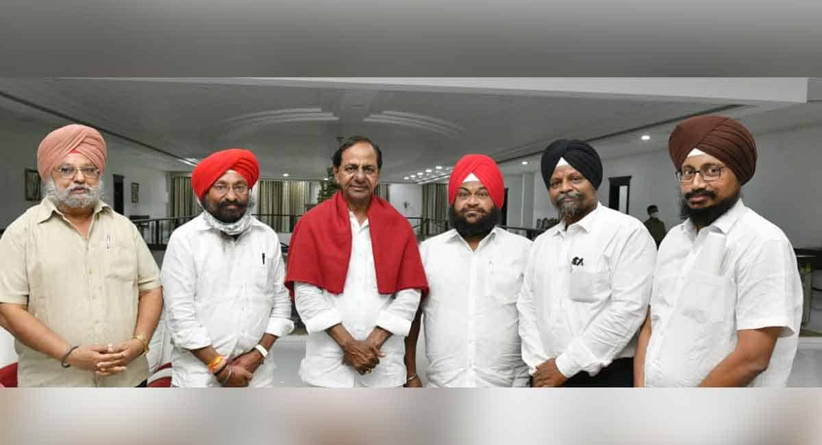 Former Karimnagar Mayor calls on CM KCR