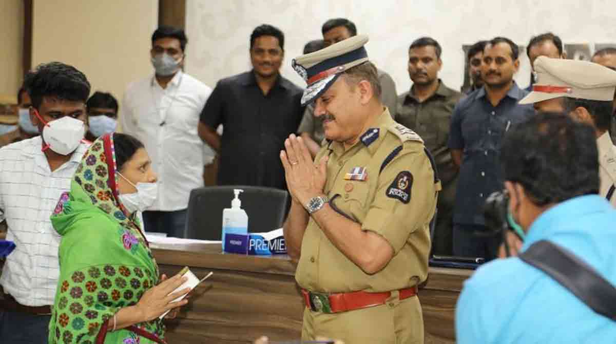 Hyderabad cops hand over lost phones to owners