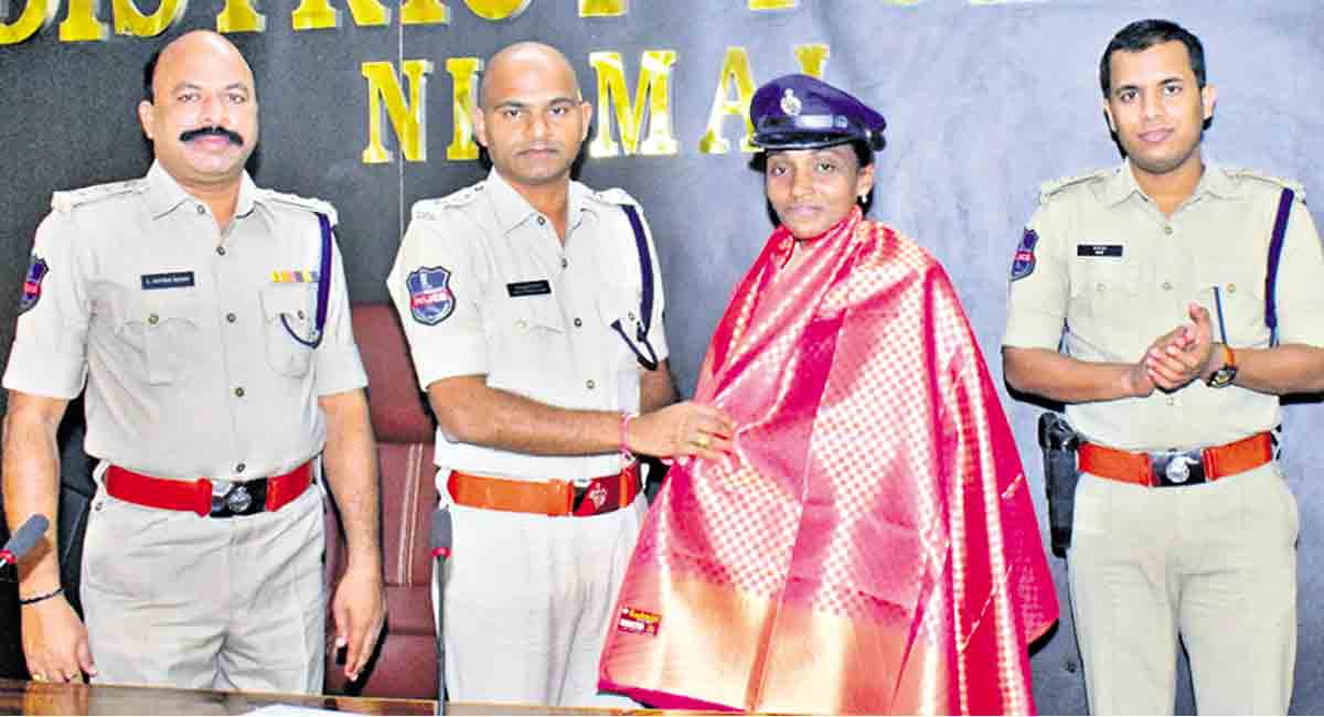 Nirmal: Woman police constable felicitated for bagging national award