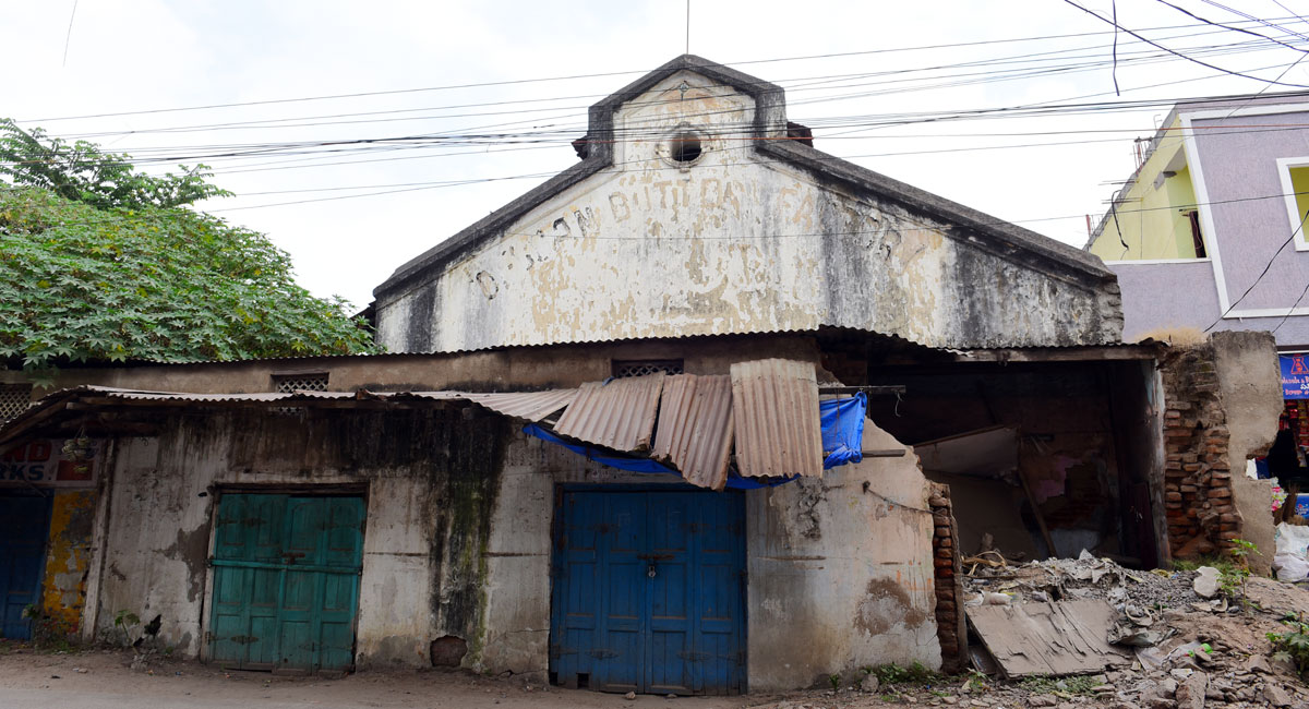 Deccan Button Factory’s glory on the wane