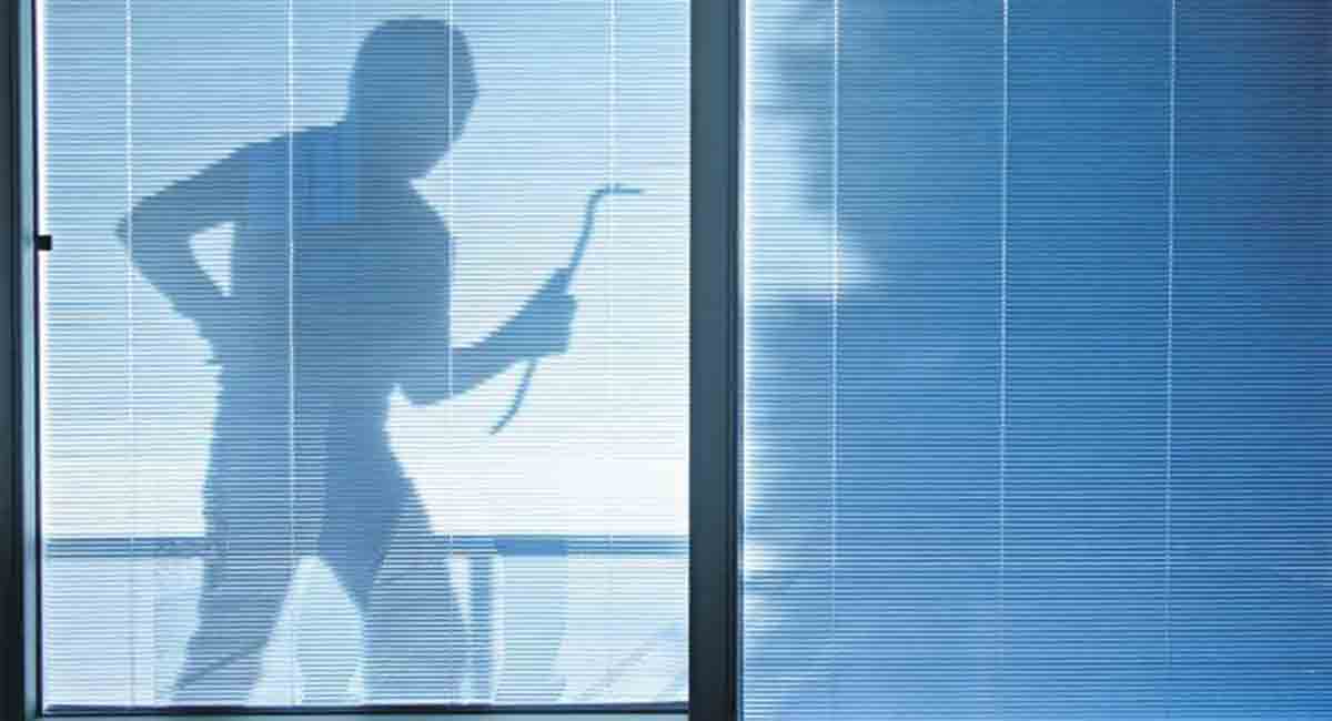 Fake Income Tax officials steal gold and cash from house in Hyderabad