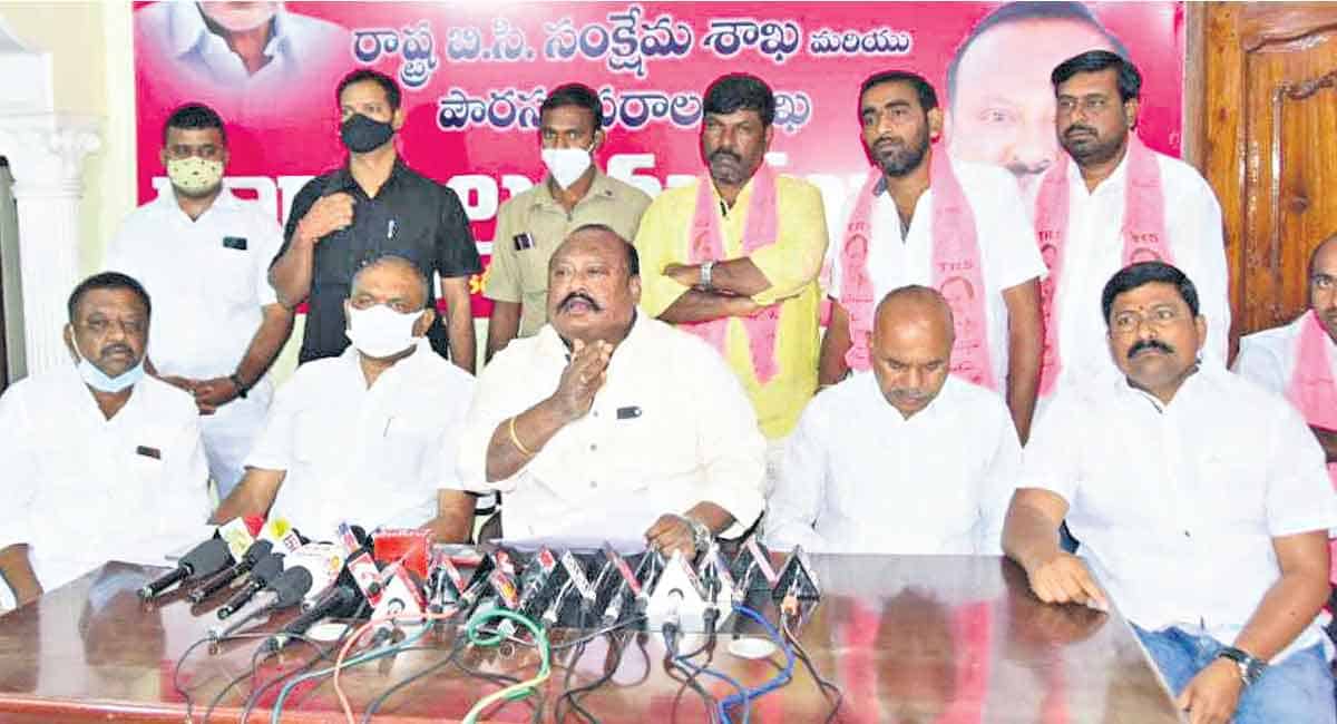 Centre not allocating rakes to transport rice: Gangula