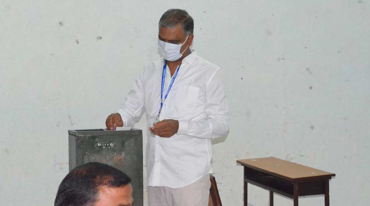 LAC polls: Harish Rao casts his vote in Siddipet