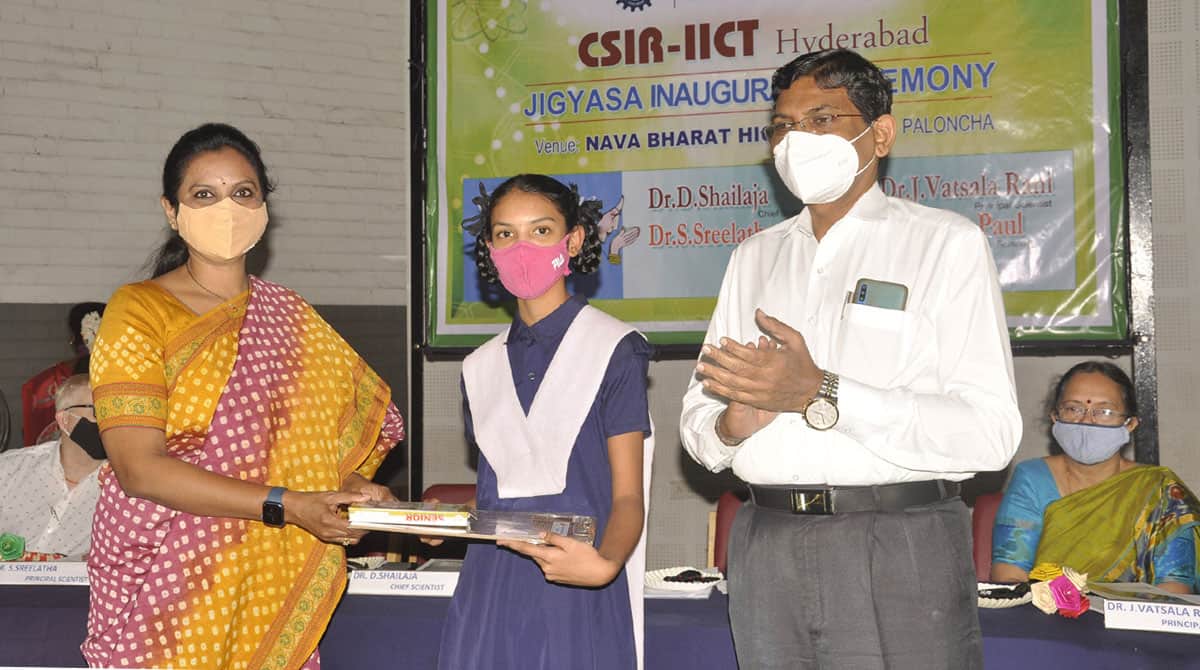 IICT scientists launch ‘Jigyasa’ in Kothagudem schools