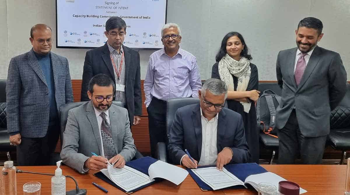ISB enters into knowledge partnership with Capacity Building Commission