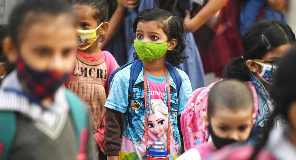 India logs 7,992 new COVID-19 cases, 393 deaths in last 24 hours