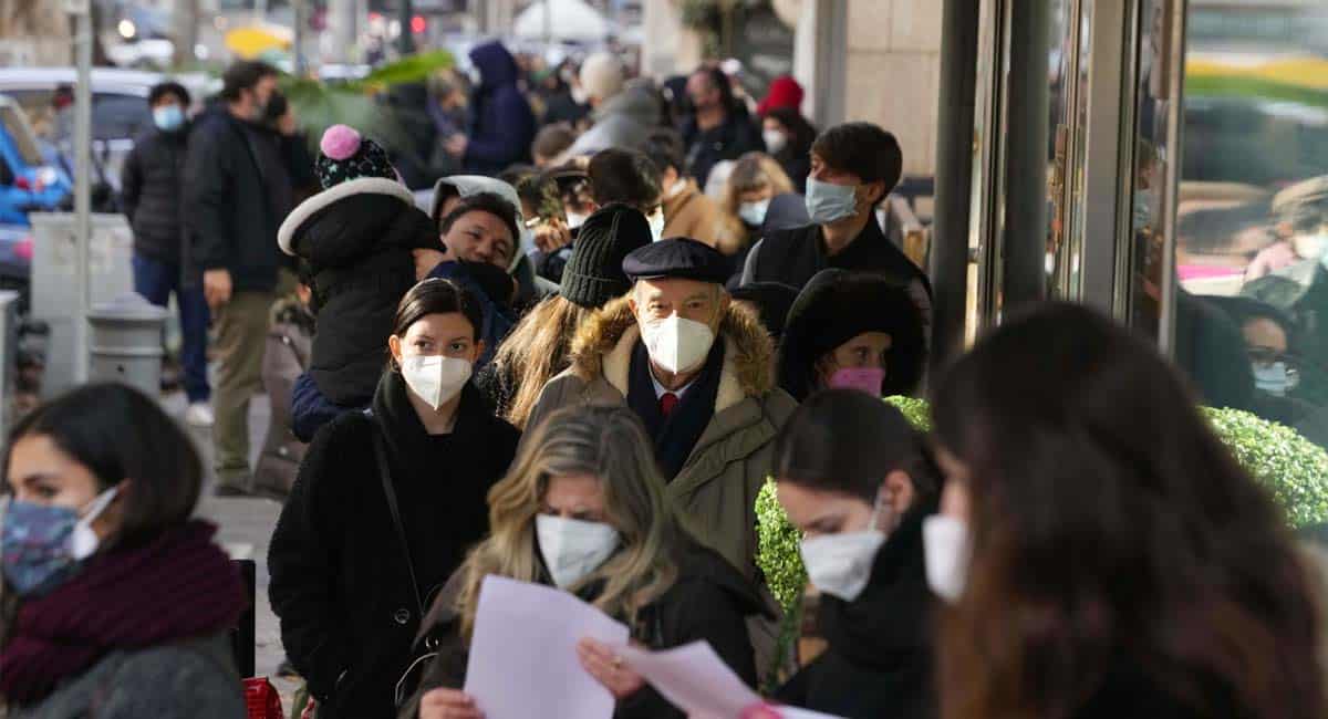 Italy sets new Covid cases record, surpassing 100,000 for first time