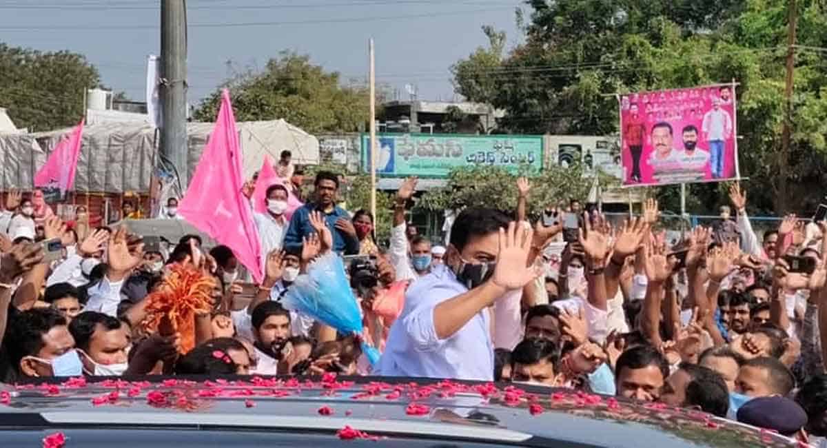 K T Rama Rao accorded grand welcome by TRS leaders