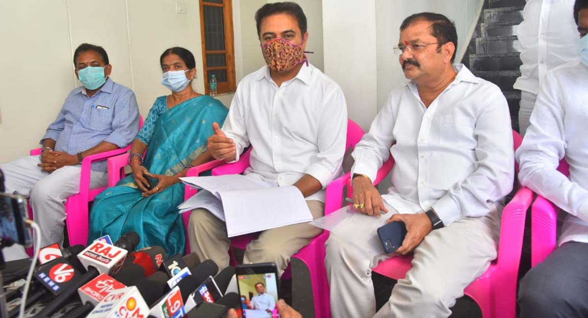 KT Rama Rao says Centre was not extending support for handloom sector