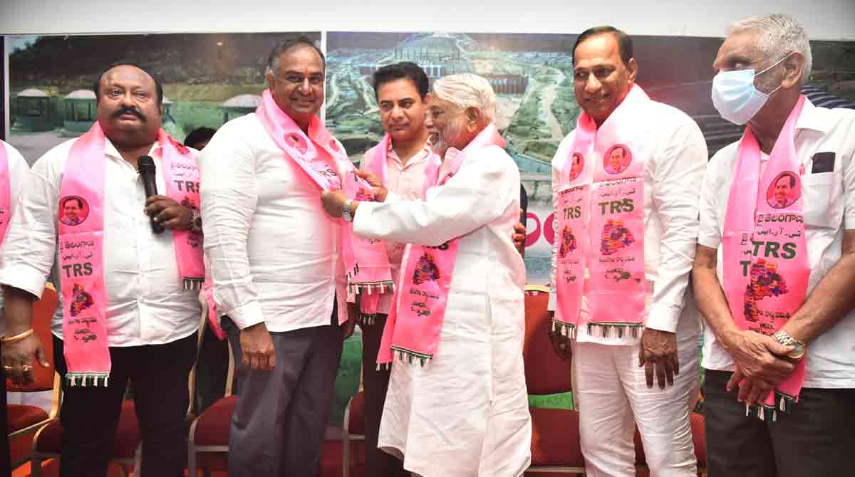 KTR holds Centre responsible for paddy crisis