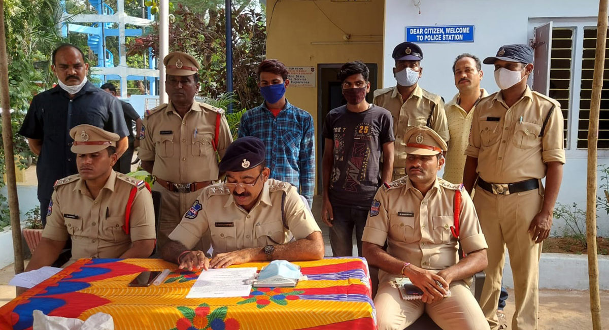 524.4 kg ganja seized, two arrested in Kothagudem