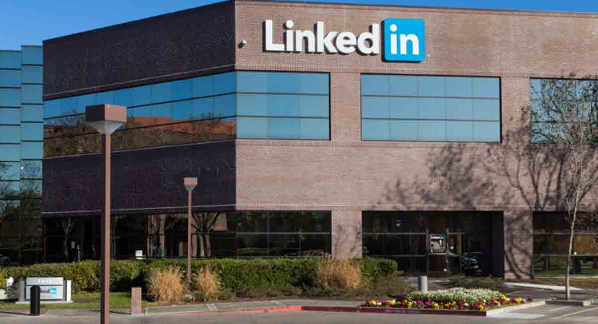 LinkedIn now in Hindi