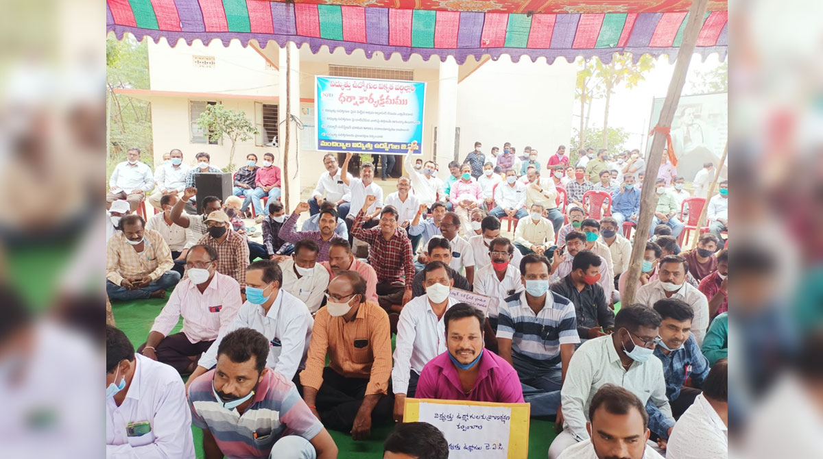 NPDCL employees boycott duties in Mancherial