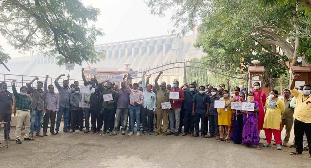 ‘Centre selling PSUs for corporates’