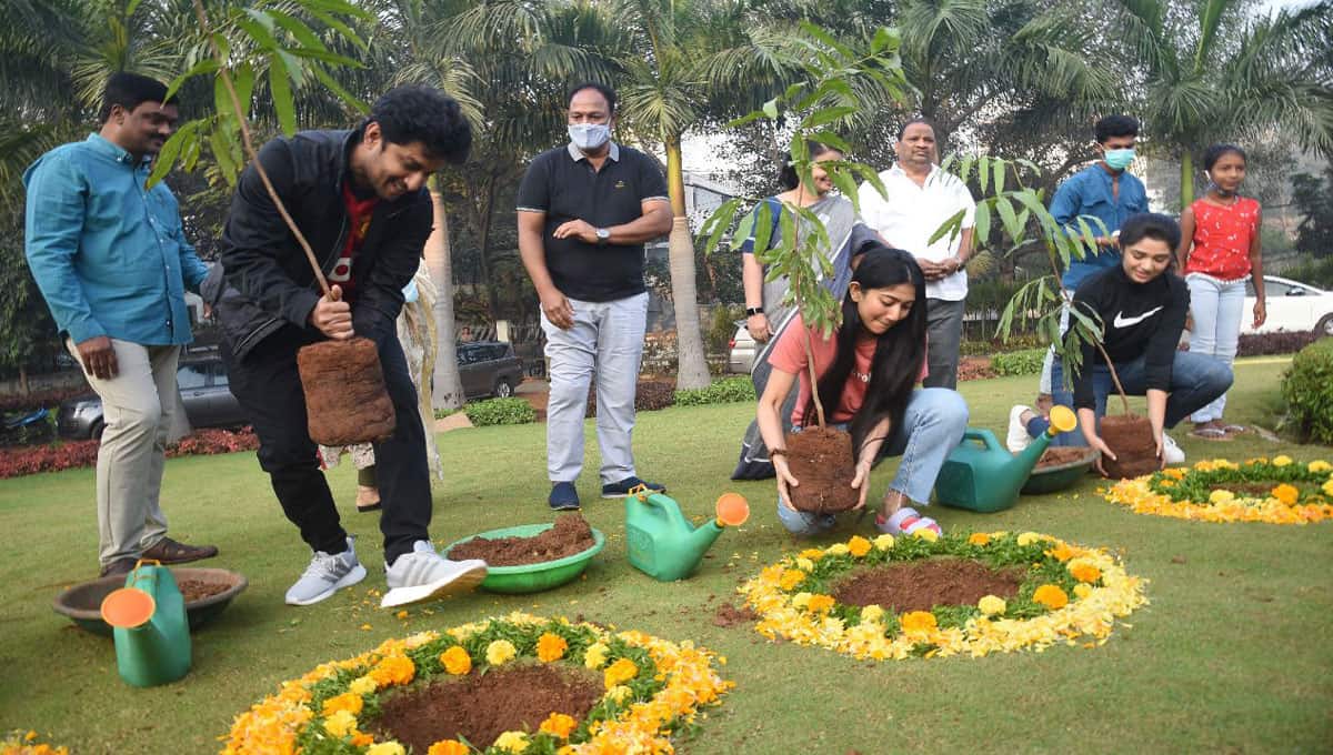 Nani’s ‘Shyam Singha Roy’ team takes part in Green India Challenge