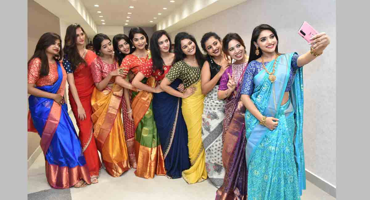 Narsingh Cloth emporium launches showroom at Kothapet