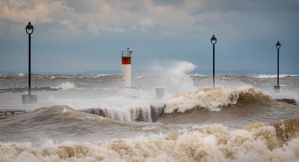 Over 200,000 people left without electricity in Ontario due to strong wind