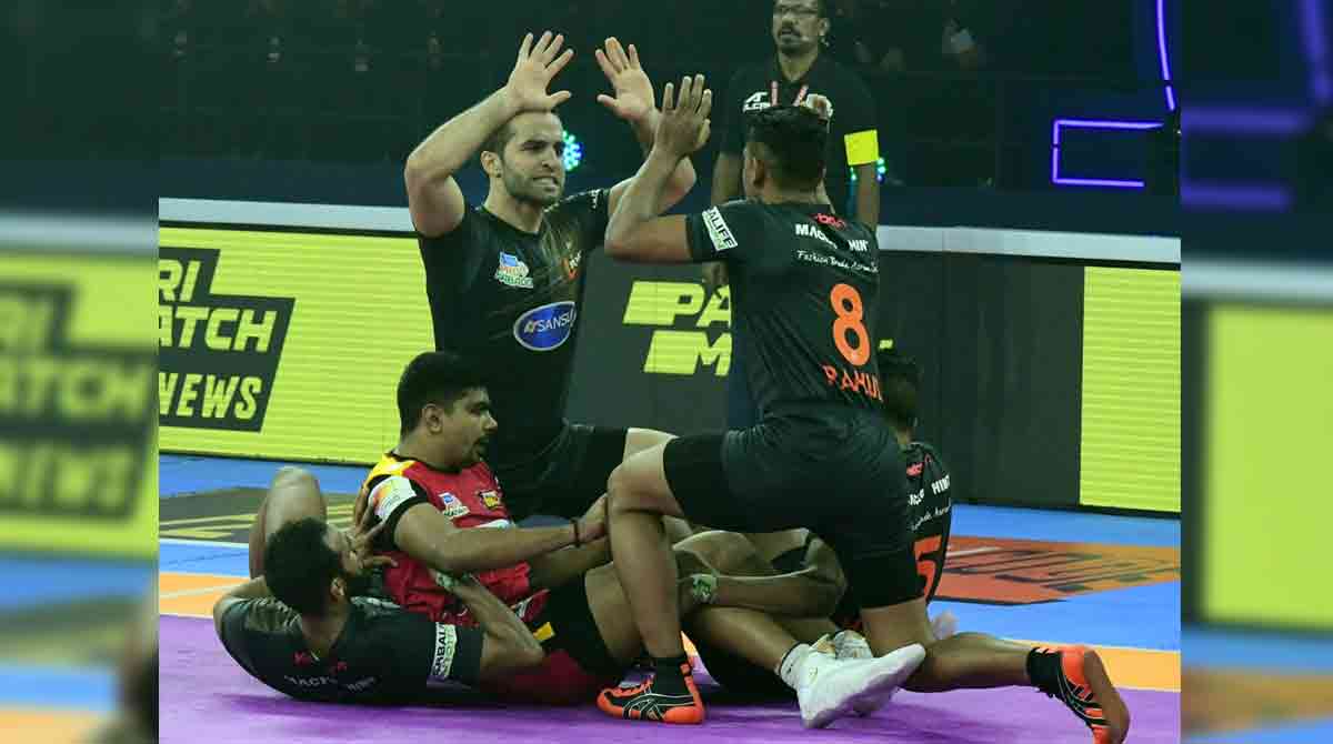 Pro Kabaddi League: U Mumba beat Bengaluru Bulls 46-30 in opener