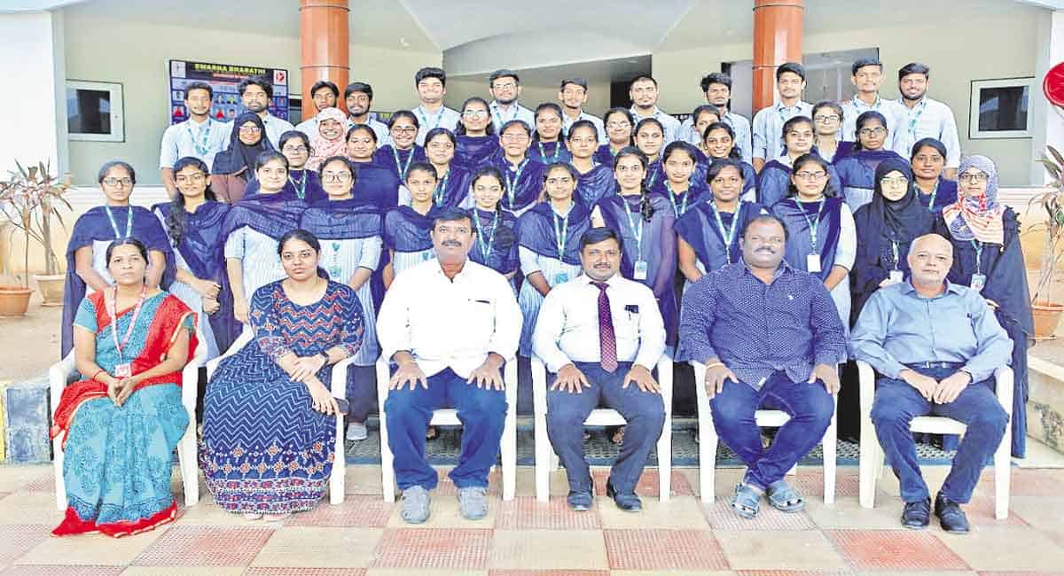 Khammam: 28 SBIT students placed in TCS