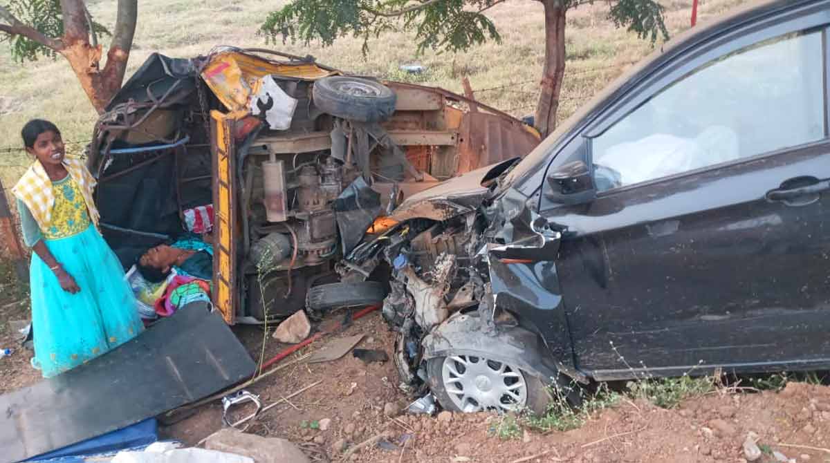 Siddipet: One died, five injured in a road accident on Rajiv Rahadari