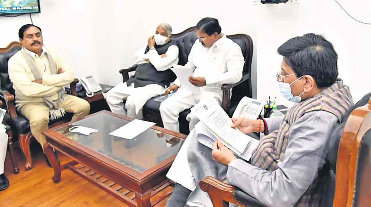 Telangana delegation wants written assurance on paddy