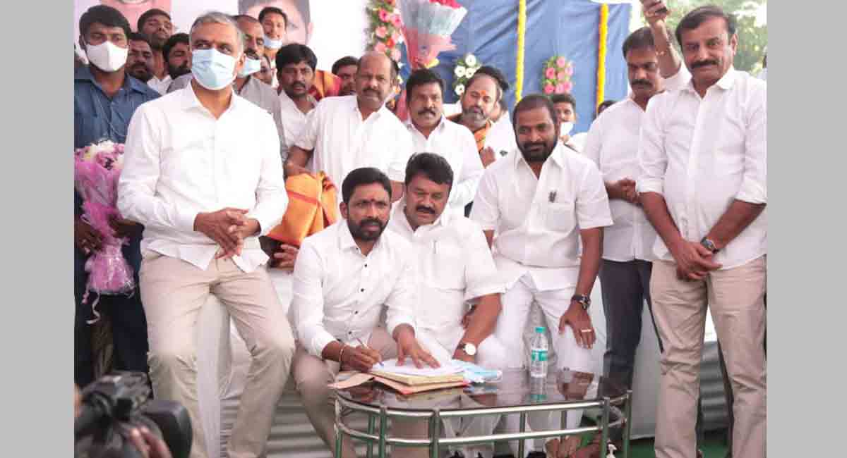 Telangana: Dr Errolla Srinivas assumes charge as Chairman of TSMSIDC