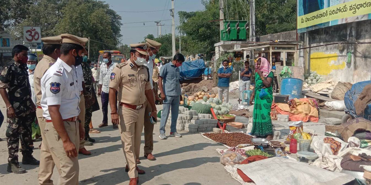 Roadside vendors shifted to Rythu Bazar in Karimnagar