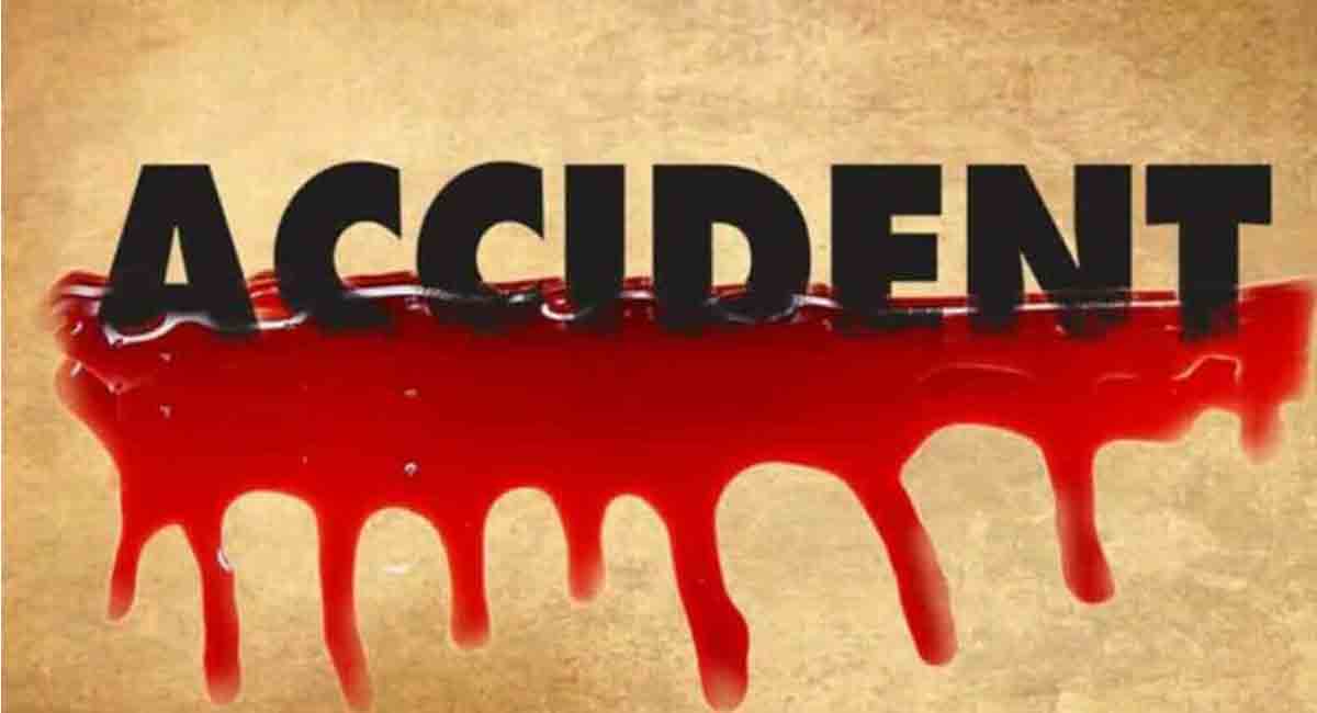 Three year old dies in road accident at Tank Bund