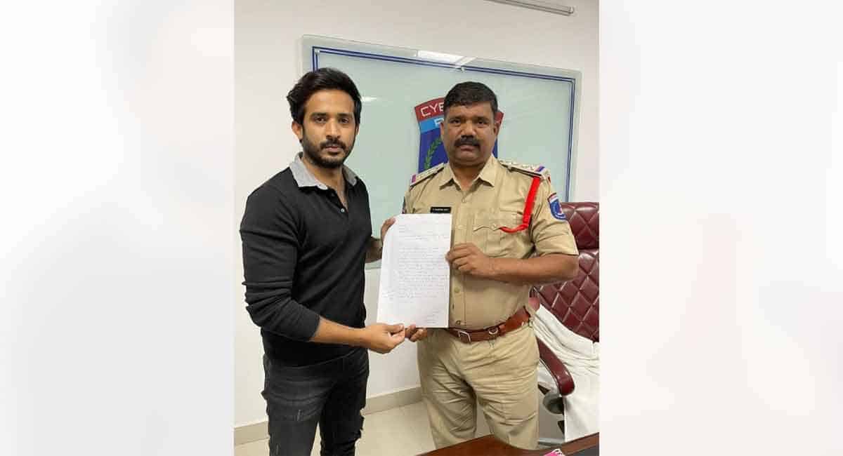 Big Boss 5 dropout anchor Ravi complains against online abusers