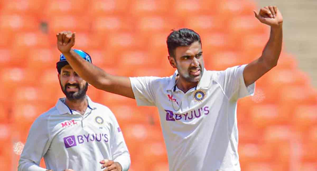 Ashwin creates a buzz by asking for review after getting clean bowled