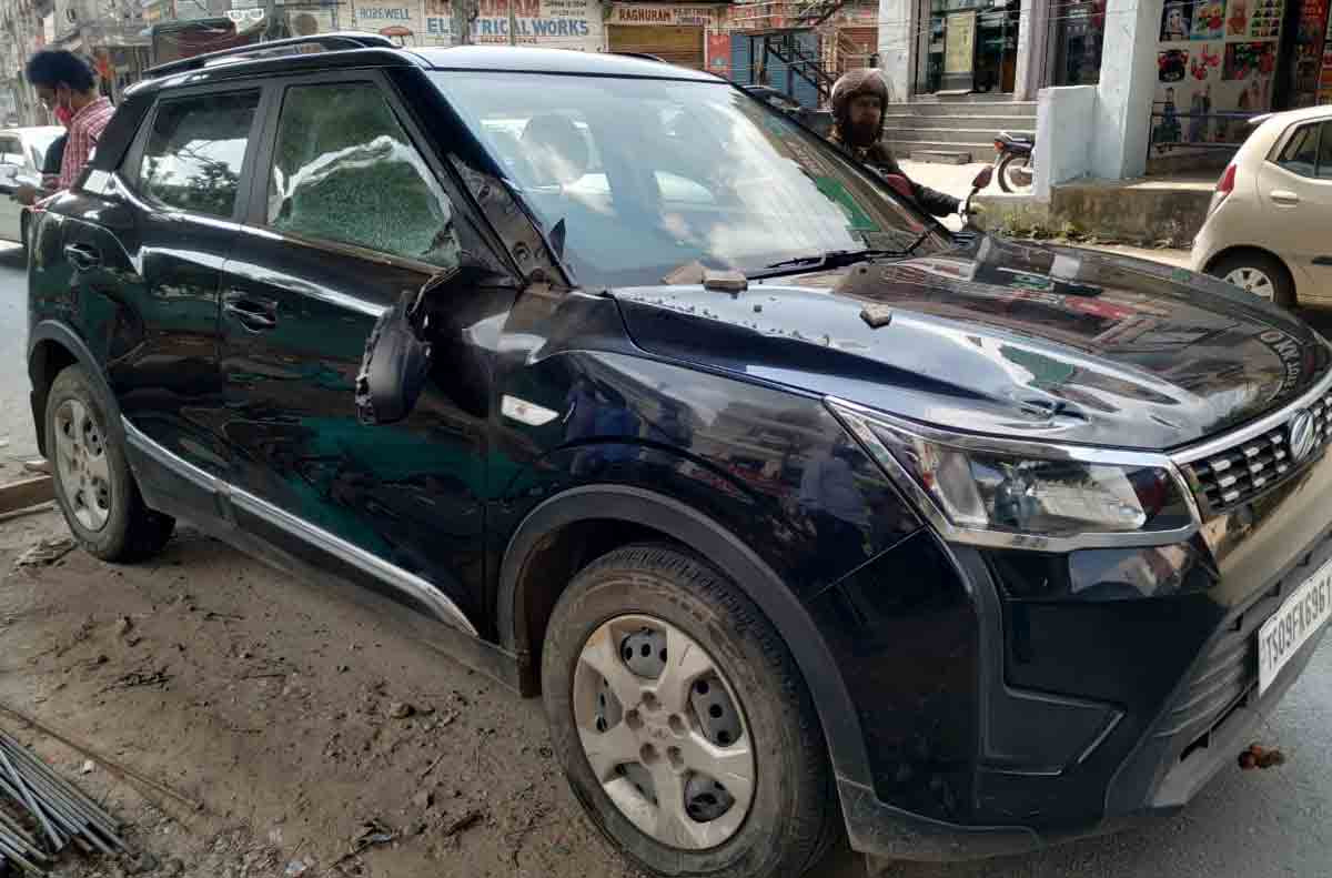 Iron beam from under-construction flyover falls on car in Hyderabad