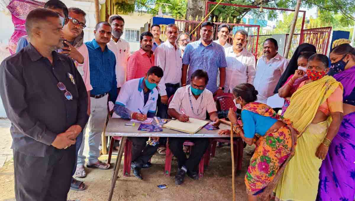 NGOs organise eye camp in Warangal
