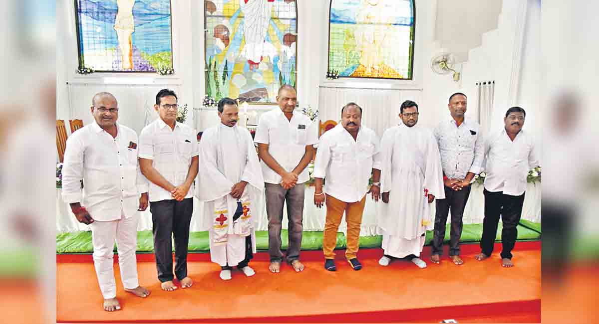 Minister Gangula Kamalakar extends Christmas greetings