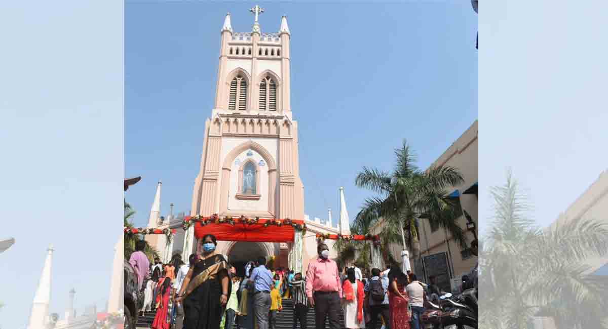 Hyderabad high on Yuletide spirit