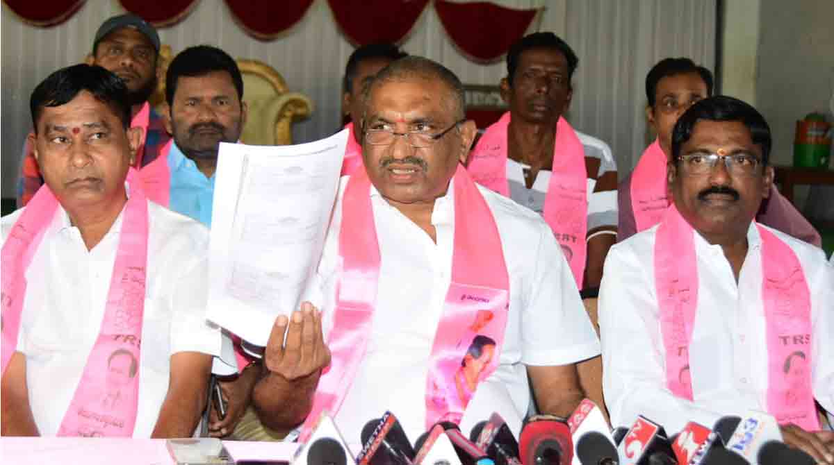 Karimnagar: Bandi creating hurdles for Smart City works: Mayor